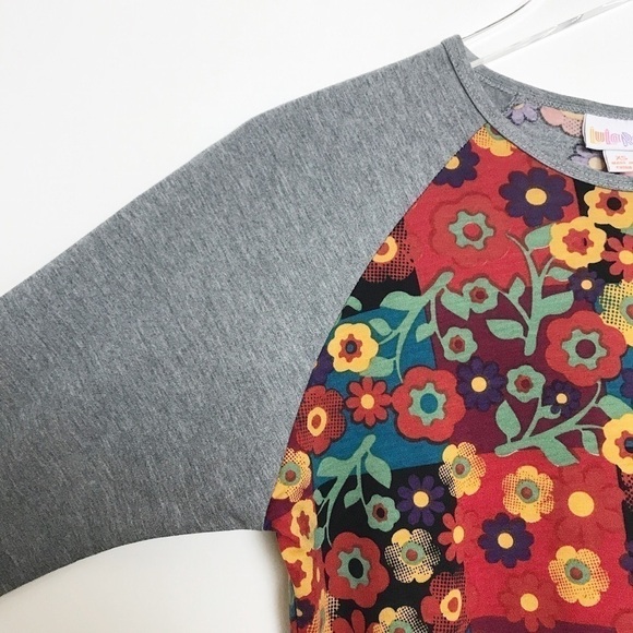 LuLaRoe Randy pullover floral body grey sleeve NWT - Picture 4 of 8